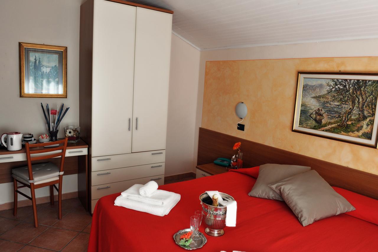 Hotel Bellavista Meuble Monte Isola Exterior foto